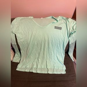 Under Armour Top. EUC.‎